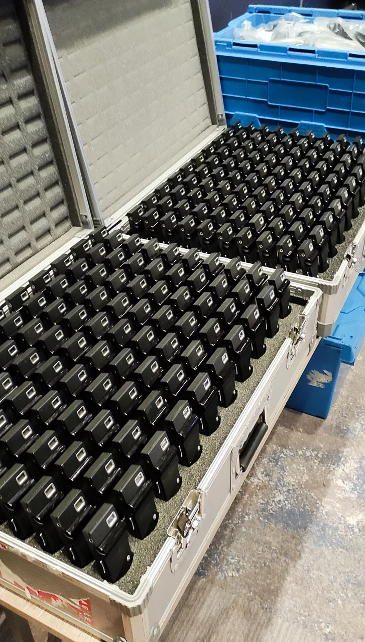 Tradução instantânea Português-Mandarim e vice-versa com 200 receptores sem fios.